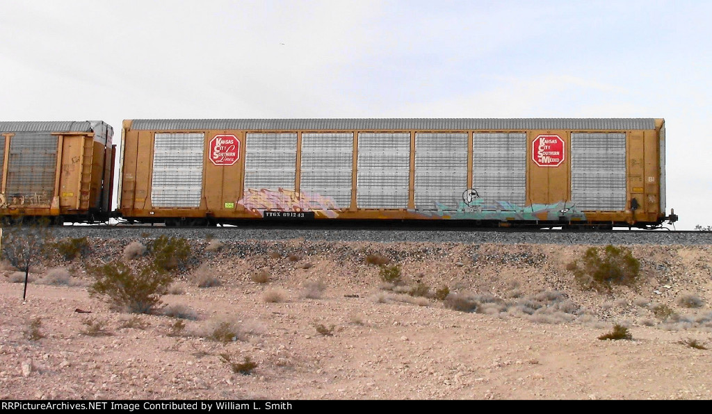 WB Unit Vehicular Flat Car Frt at Erie NV -66